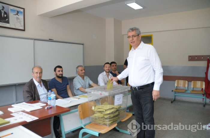 Bursa protokolü oylarını kullandı