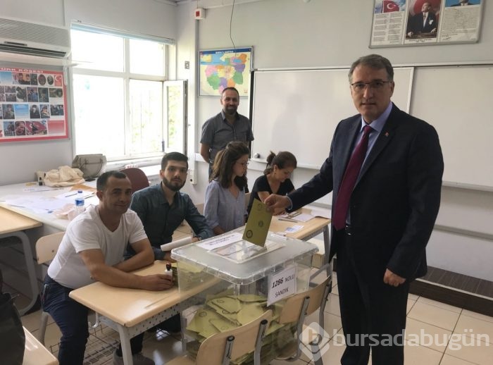 Bursa protokolü oylarını kullandı
