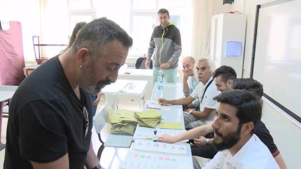 Ünlüler sandık başına gitti