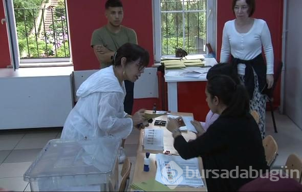 Ünlüler sandık başına gitti