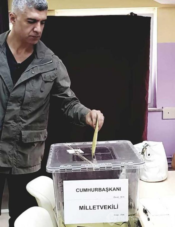 Ünlüler sandık başına gitti