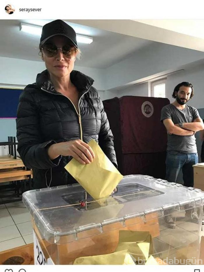 Ünlüler sandık başına gitti