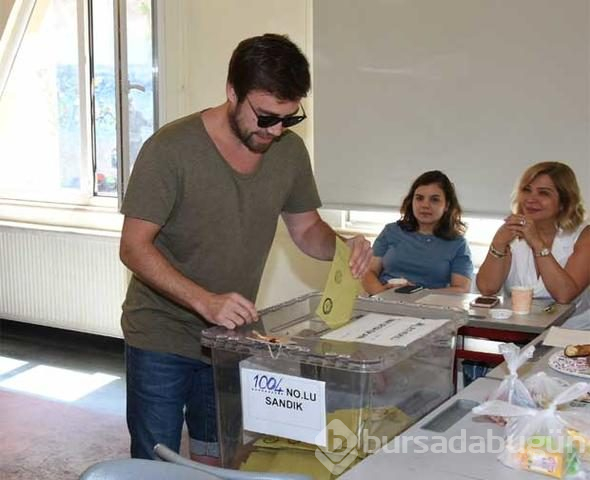 Ünlüler sandık başına gitti