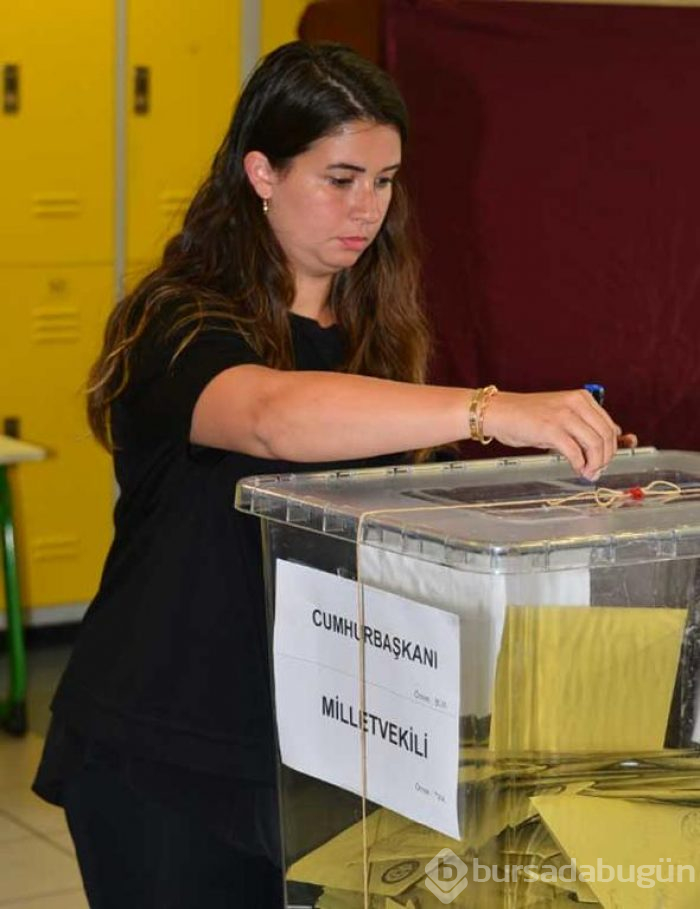 Ünlüler sandık başına gitti