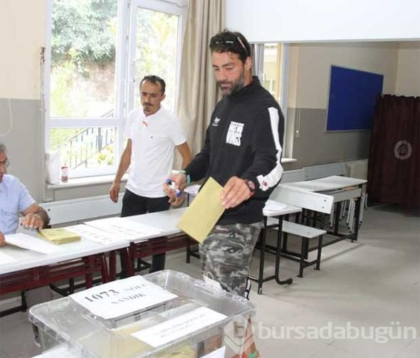 Ünlüler sandık başına gitti
