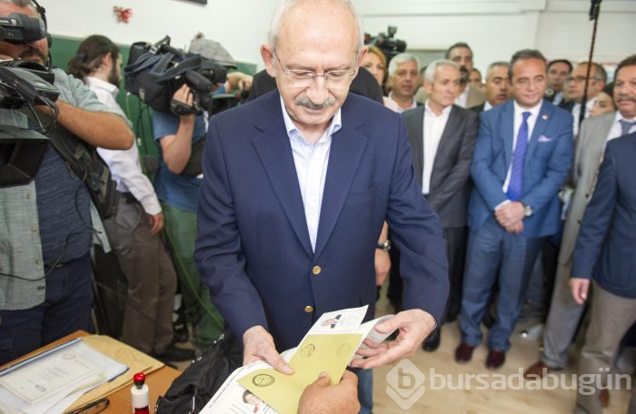 Siyasetçiler oylarını kullandı!
