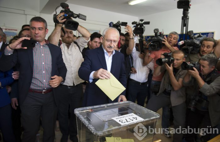 Siyasetçiler oylarını kullandı!