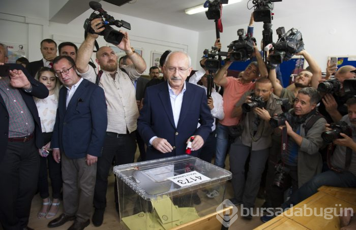 Siyasetçiler oylarını kullandı!