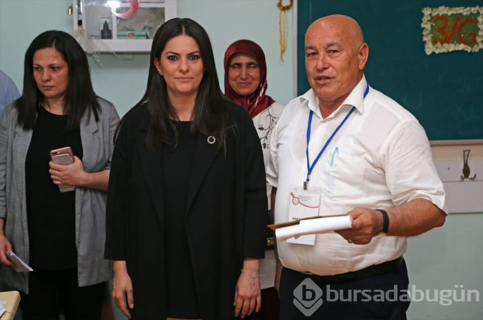 Siyasetçiler oylarını kullandı!