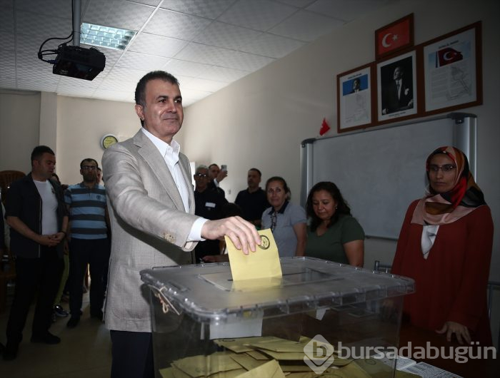 Siyasetçiler oylarını kullandı!