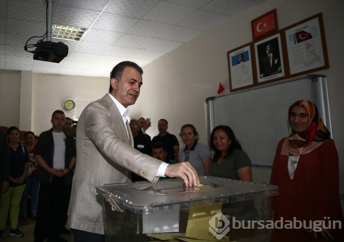 Siyasetçiler oylarını kullandı!