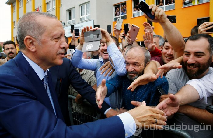 Siyasetçiler oylarını kullandı!