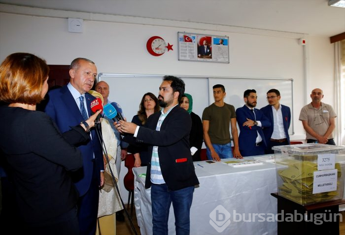 Siyasetçiler oylarını kullandı!