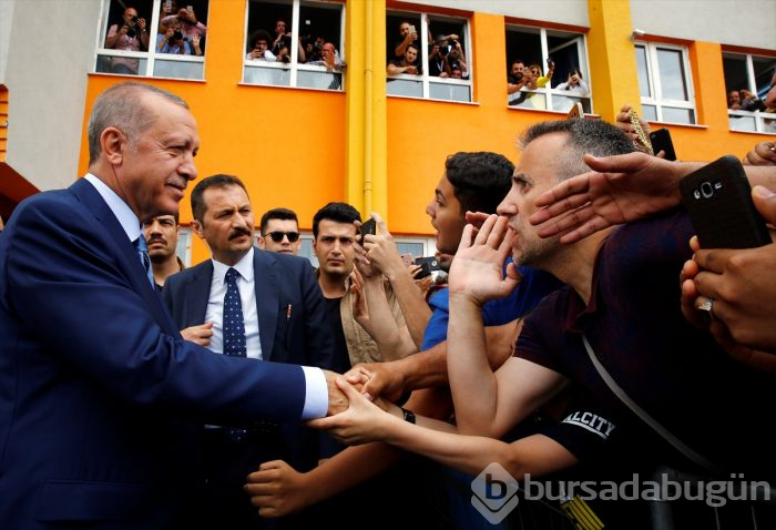 Siyasetçiler oylarını kullandı!