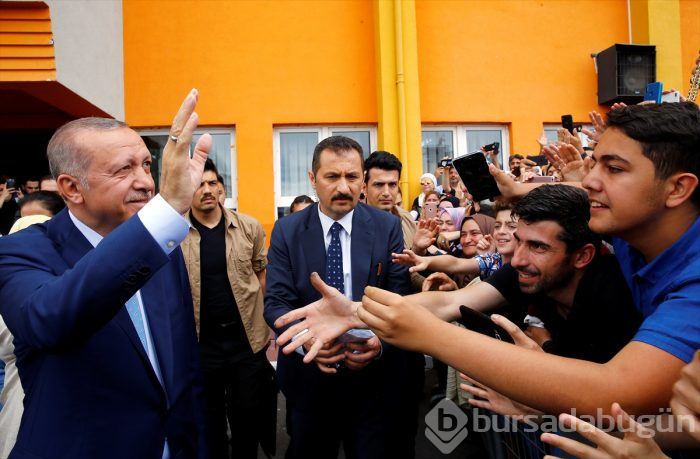 Siyasetçiler oylarını kullandı!