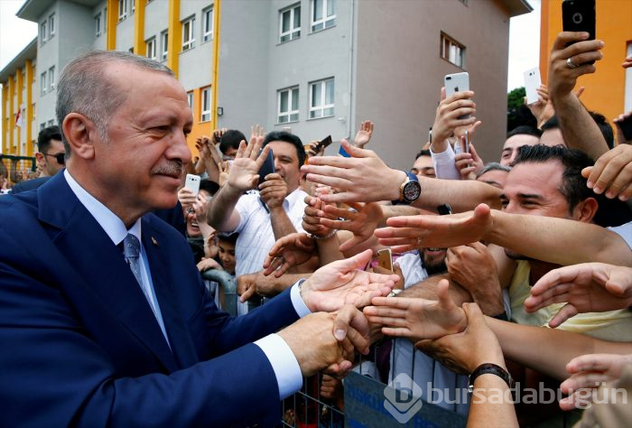Siyasetçiler oylarını kullandı!