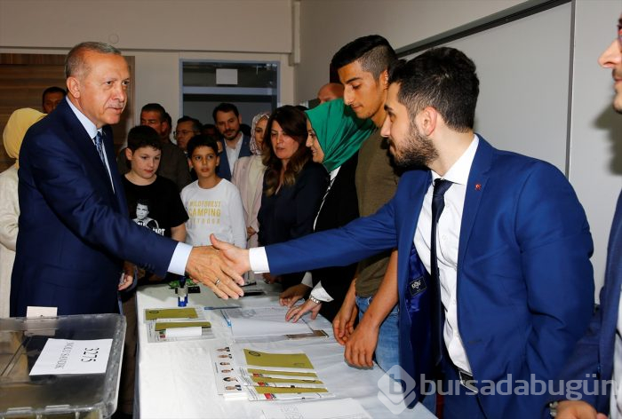 Siyasetçiler oylarını kullandı!