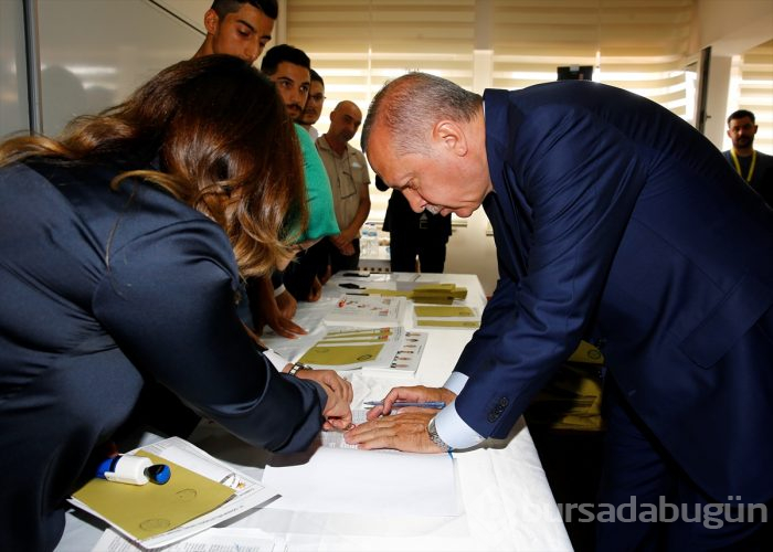 Siyasetçiler oylarını kullandı!