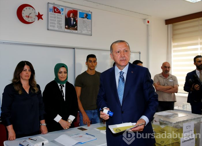 Siyasetçiler oylarını kullandı!