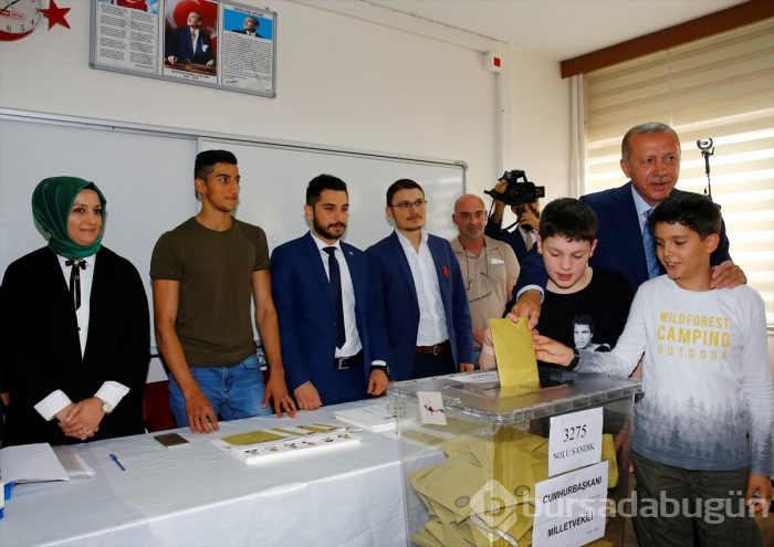 Siyasetçiler oylarını kullandı!
