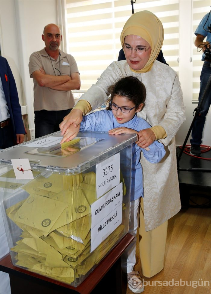Siyasetçiler oylarını kullandı!
