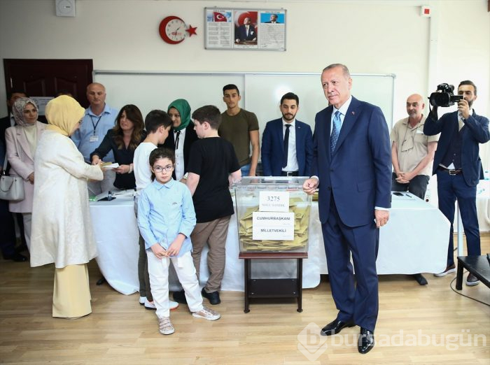 Siyasetçiler oylarını kullandı!