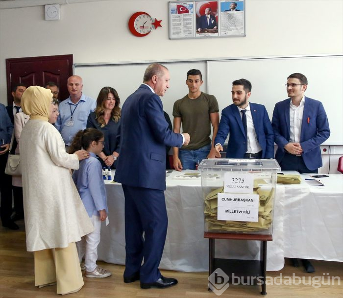 Siyasetçiler oylarını kullandı!