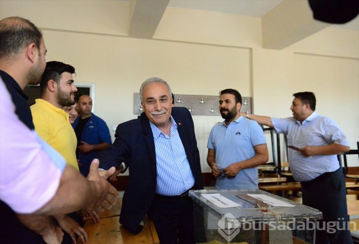 Siyasetçiler oylarını kullandı!