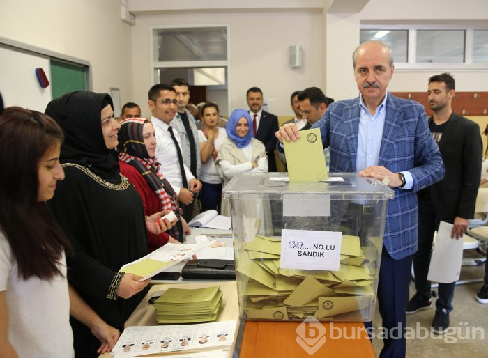 Siyasetçiler oylarını kullandı!