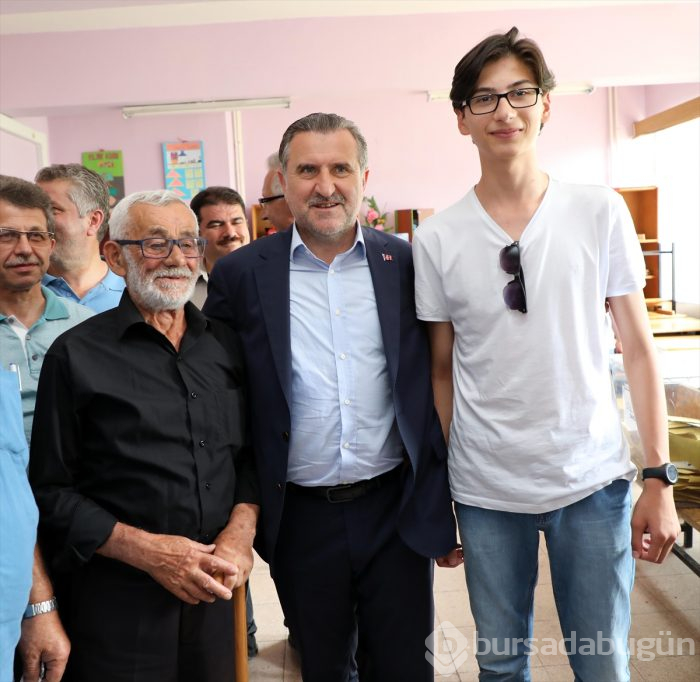 Siyasetçiler oylarını kullandı!