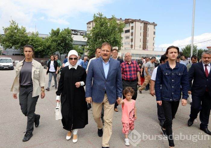 Siyasetçiler oylarını kullandı!
