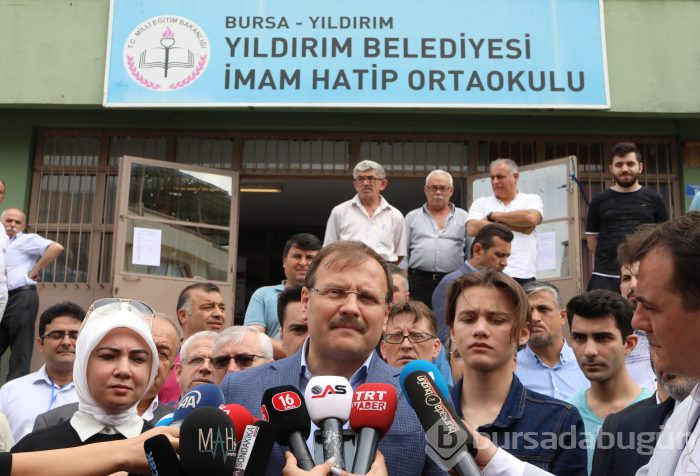 Siyasetçiler oylarını kullandı!