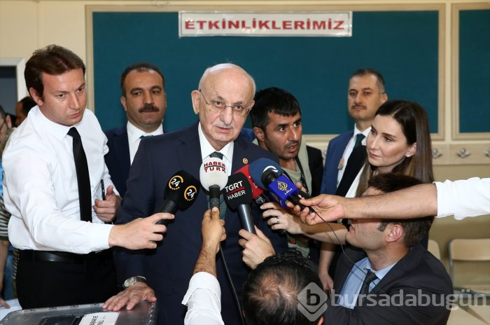 Siyasetçiler oylarını kullandı!