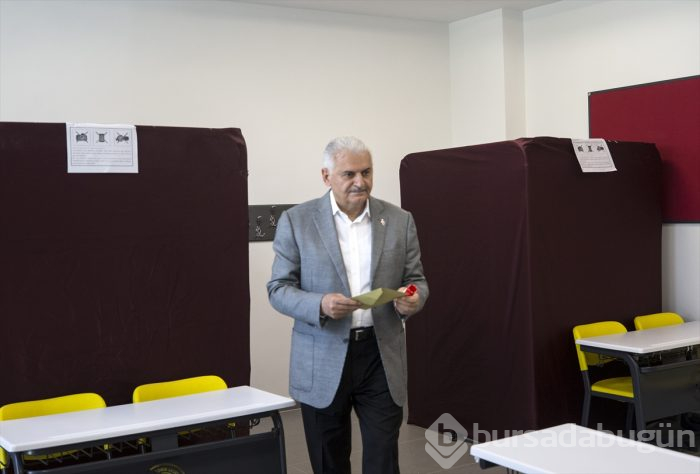 Siyasetçiler oylarını kullandı!