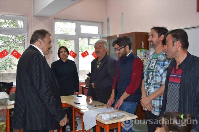 Siyasetçiler oylarını kullandı!