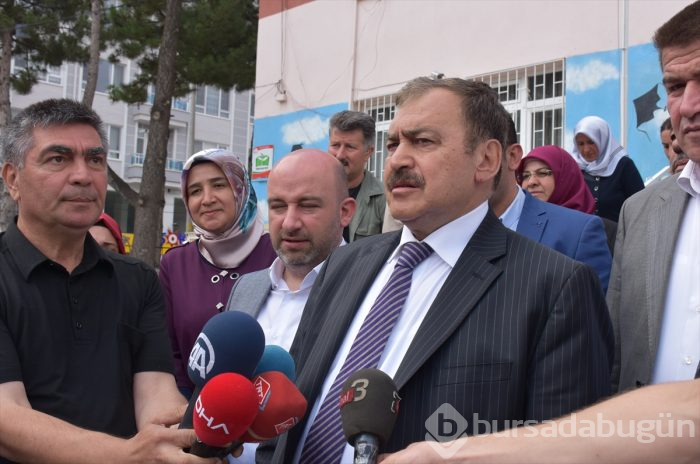 Siyasetçiler oylarını kullandı!