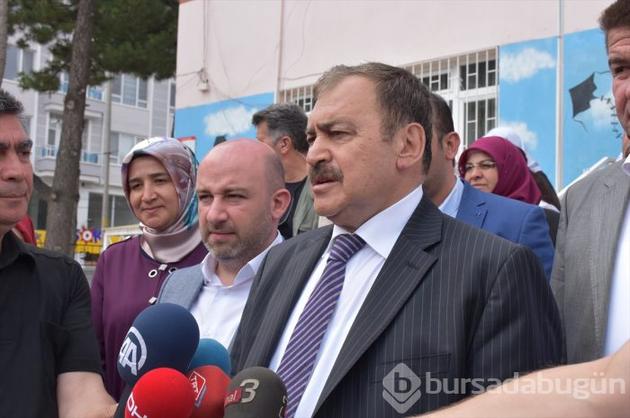 Siyasetçiler oylarını kullandı!