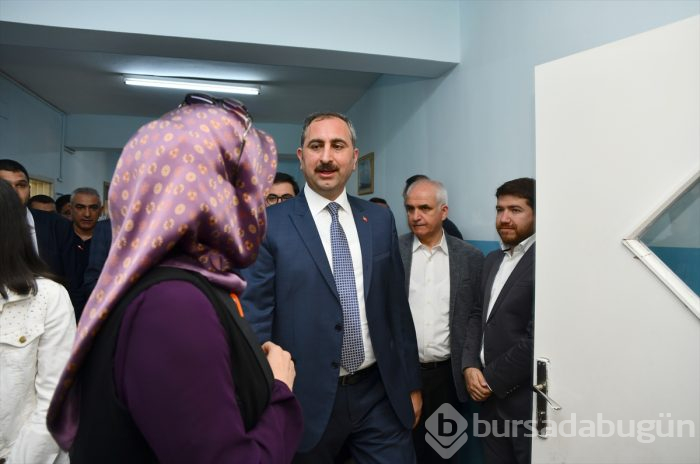 Siyasetçiler oylarını kullandı!
