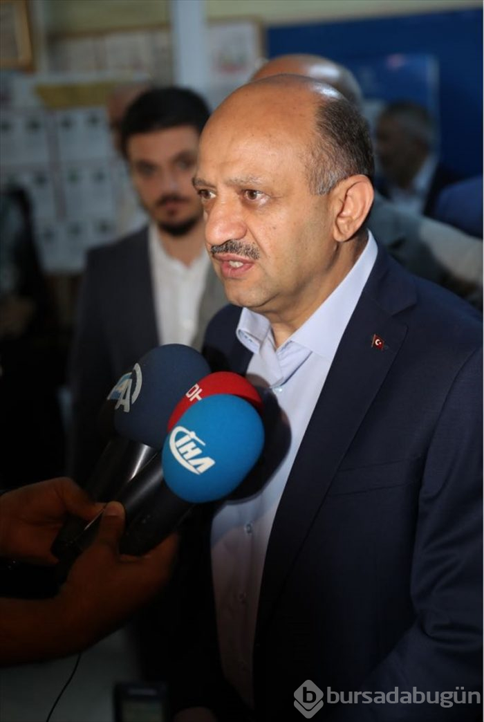 Siyasetçiler oylarını kullandı!