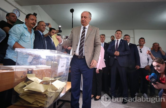 Siyasetçiler oylarını kullandı!