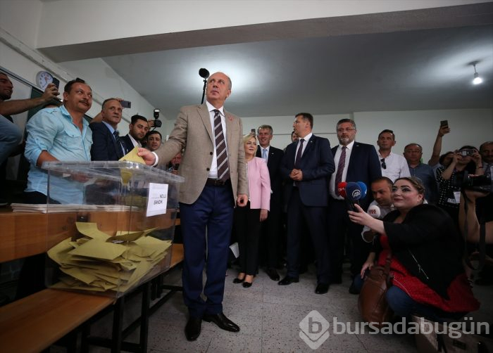Siyasetçiler oylarını kullandı!