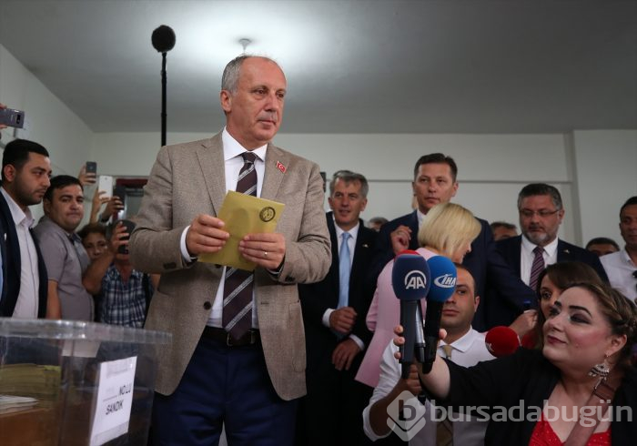Siyasetçiler oylarını kullandı!