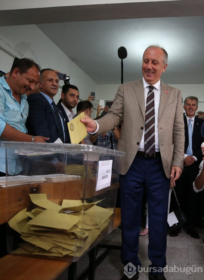 Siyasetçiler oylarını kullandı!
