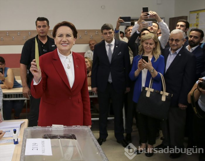 Siyasetçiler oylarını kullandı!