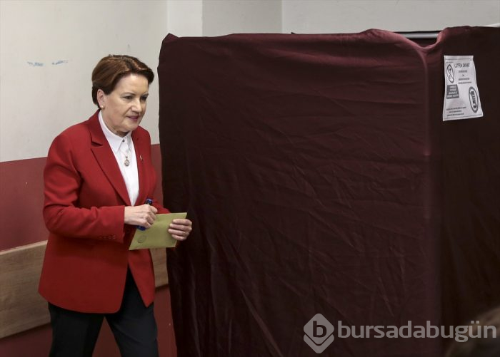 Siyasetçiler oylarını kullandı!