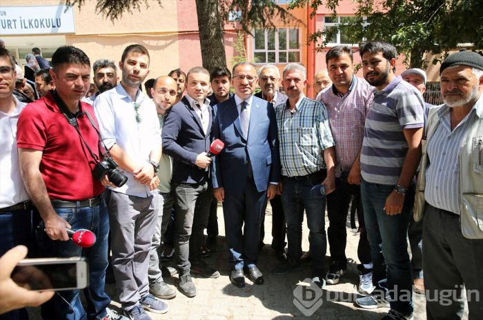Siyasetçiler oylarını kullandı!