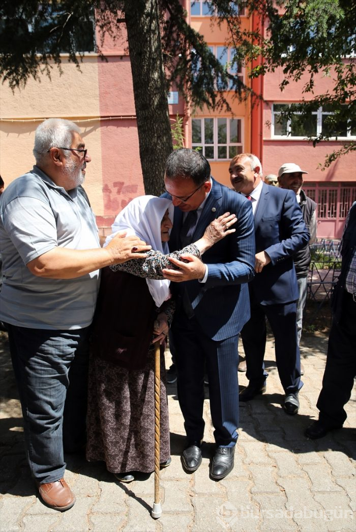 Siyasetçiler oylarını kullandı!