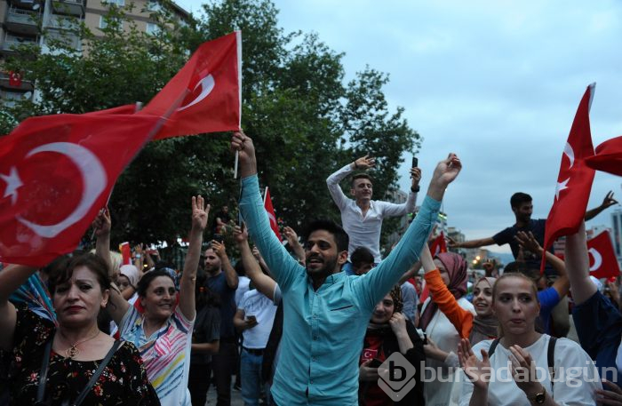 Bursa'da AK Parti'nin seçim kutlamaları başladı