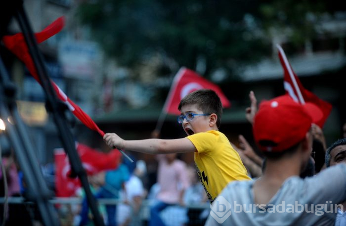 Bursa'da AK Parti'nin seçim kutlamaları başladı