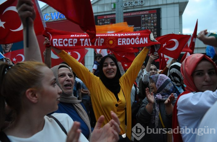 Bursa'da AK Parti'nin seçim kutlamaları başladı
